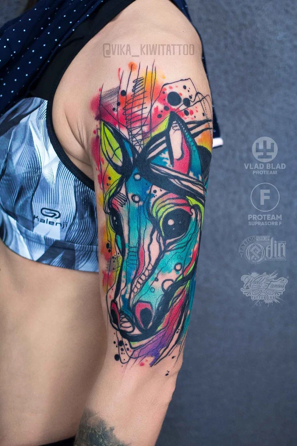 Абстрактная Horse tattoo на Плечо