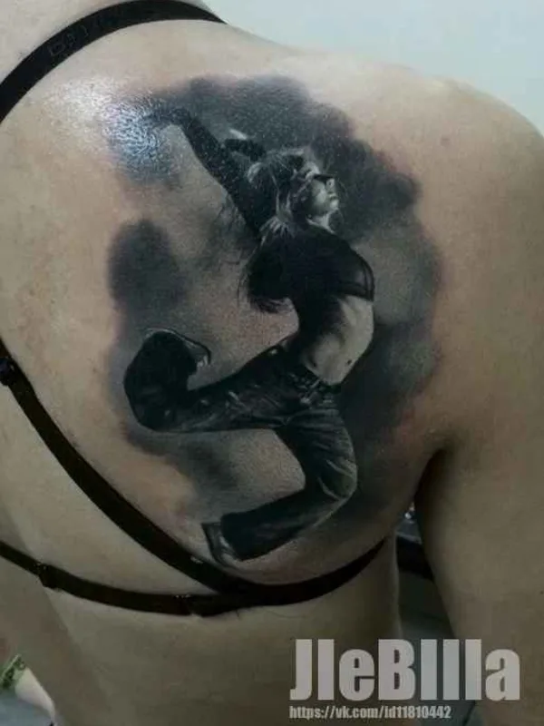 black and grey realism tatouage sur shoulder blade #11320 | Artiste tatoueur Константин Андреевич Черников