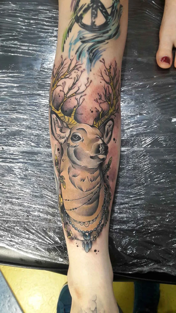 Иллюстративная Deer, Ornamental tattoo на Икра