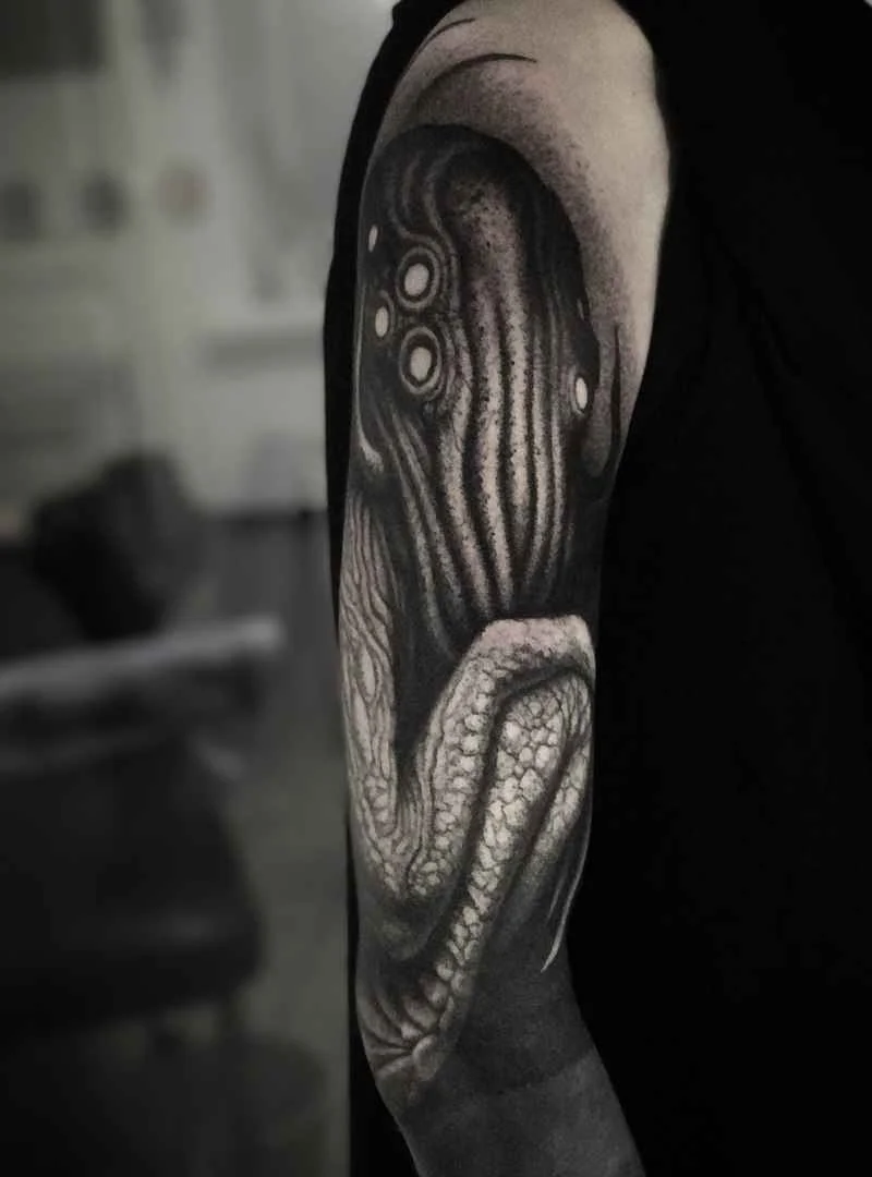 Artista di tatuaggi Deni Aktemirov