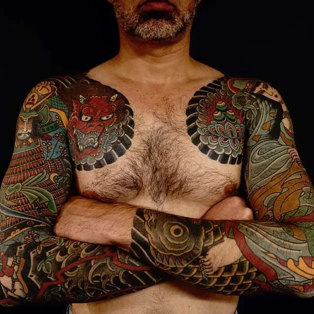 Artista del tatuaggio Rg, tatuaggio tradizionale giapponese a colori, orientale | USA