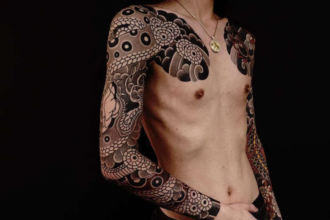 Artista del tatuaggio Rg, tatuaggio tradizionale giapponese a colori, orientale | USA