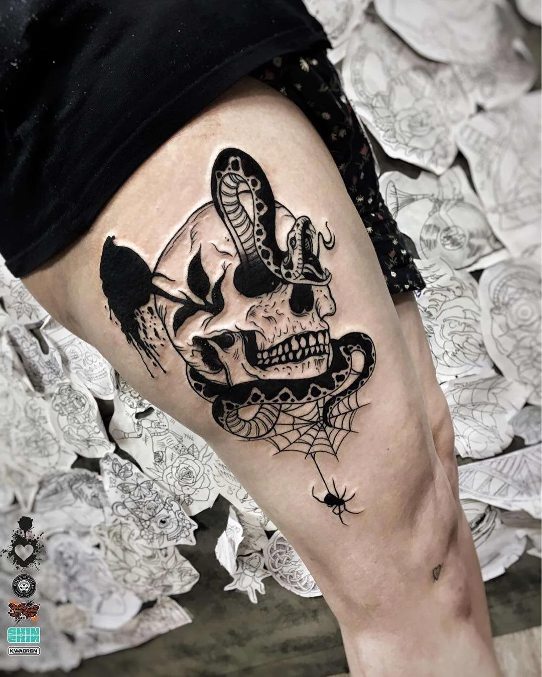 Tatuagem do artista tatuador Ufo, estilo blackwork do autor | Polônia