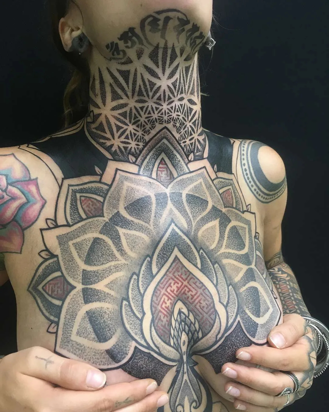 Artista di tatuaggi Pierluigi Deliperi, stile orientale ornamentalistico a blackwork | Italia