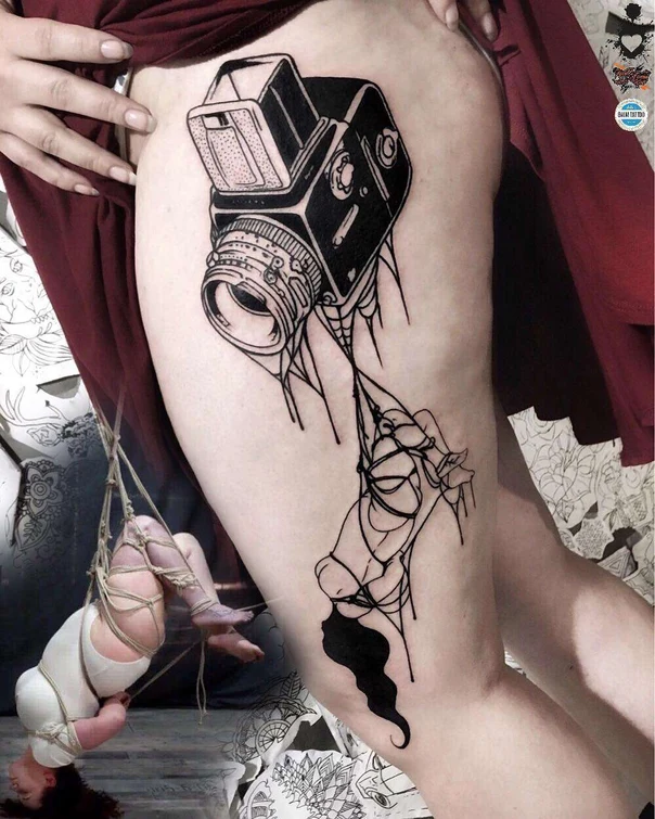 Blackwork Camera, Figure tattoo on Thigh
