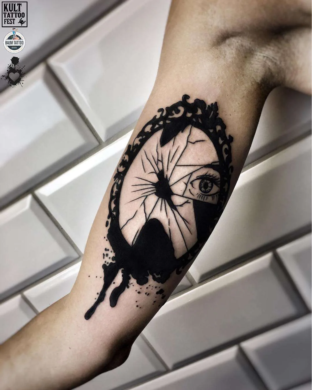 Tatuagem do artista tatuador Ufo, estilo blackwork do autor | Polônia
