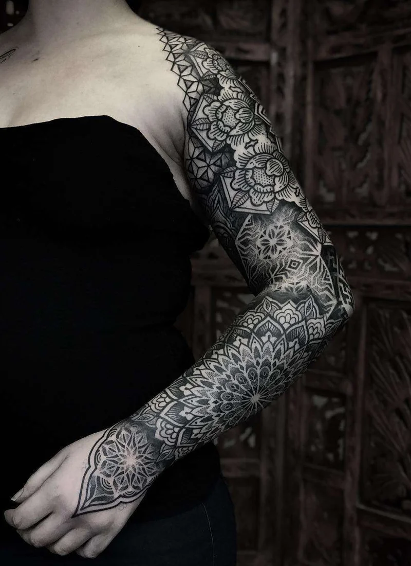 Caco Menegaz's tattoo decorativo