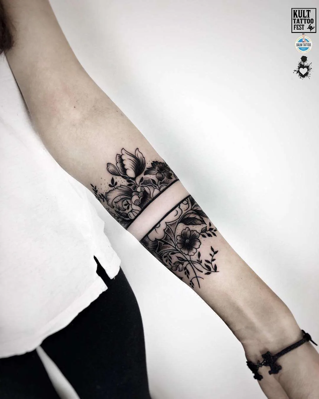 Tatuagem do artista tatuador Ufo, estilo blackwork do autor | Polônia