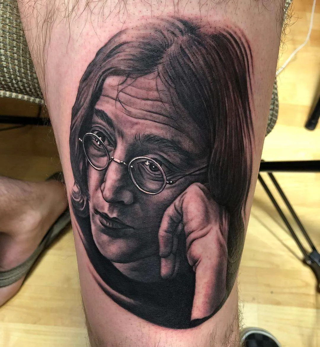 Artista de tatuagem e músico Bob Tyrrell, tatuagem realista preto e cinza | EUA
