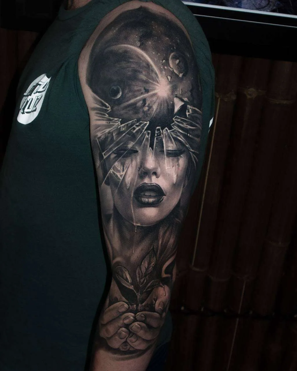 Tatuador Jayden Pengilly, cores e preto e cinza autores retrato realismo tatuagem, surrealismo | Austrália