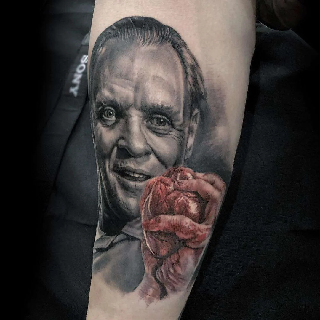 Artista de tatuagem e músico Bob Tyrrell, tatuagem realista preto e cinza | EUA