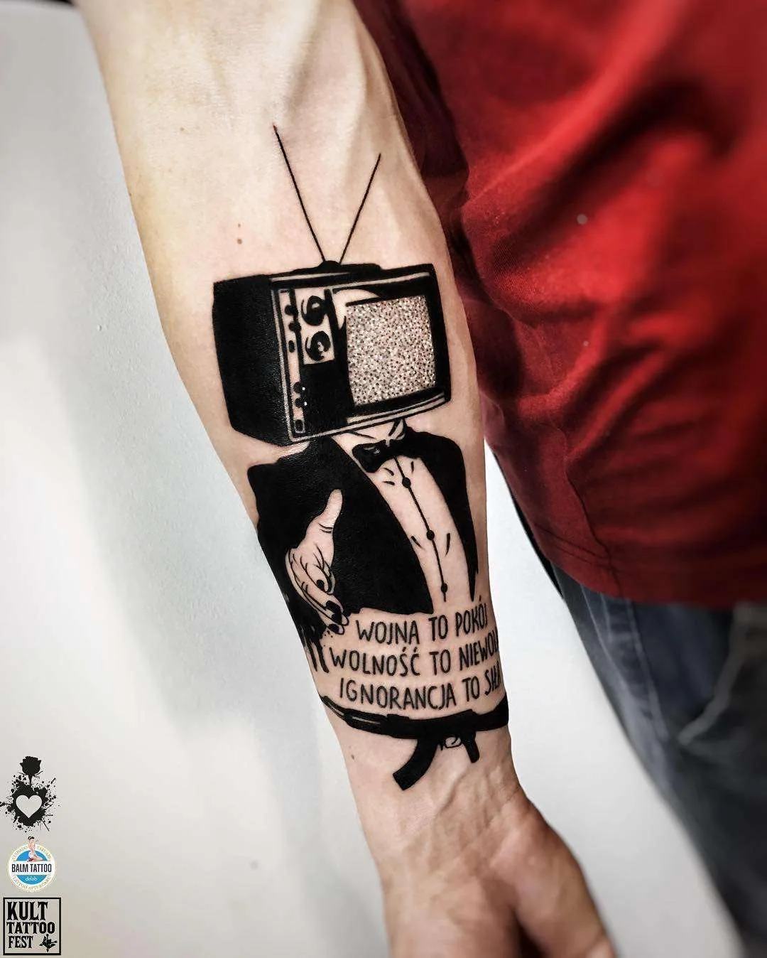 Tatuagem do artista tatuador Ufo, estilo blackwork do autor | Polônia