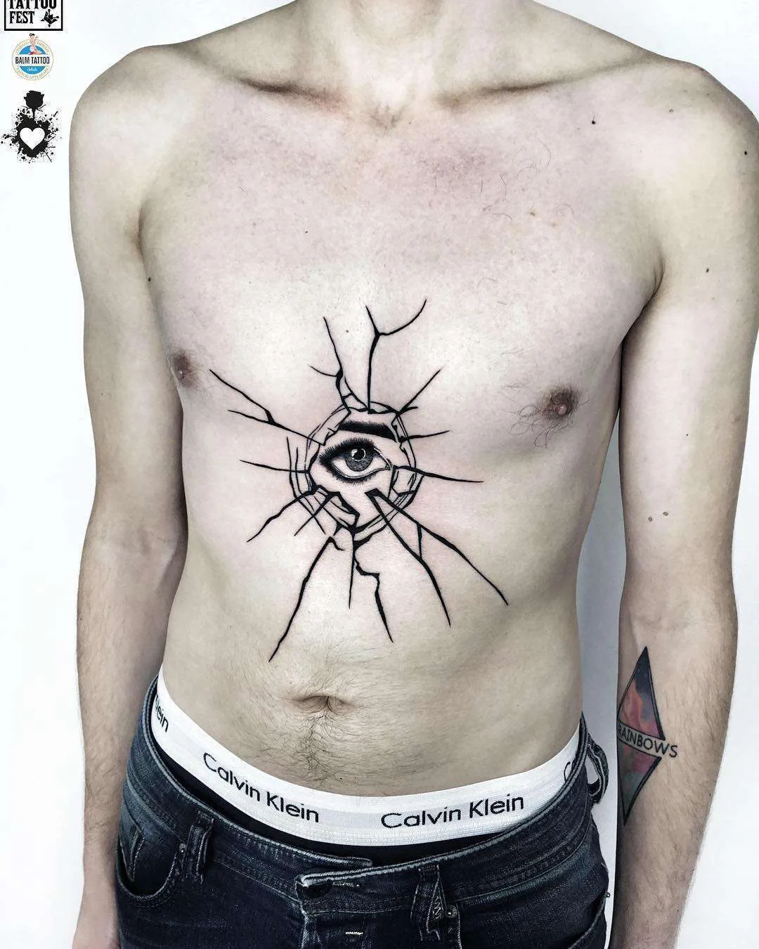 Tatuagem do artista tatuador Ufo, estilo blackwork do autor | Polônia
