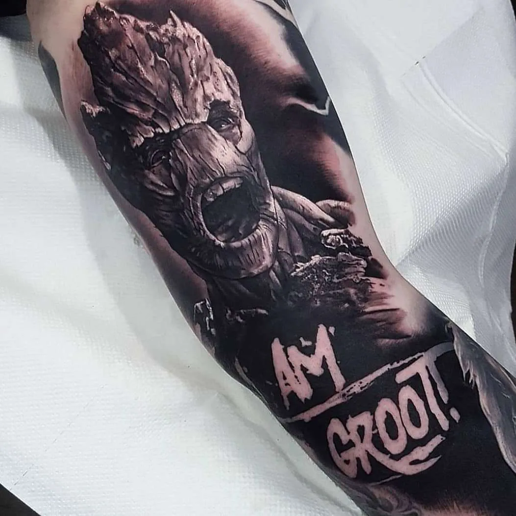 Artista de tatuagem Nick Imms, tatuagem de portrêito preto e cinza realista, surrealismo | Inglaterra