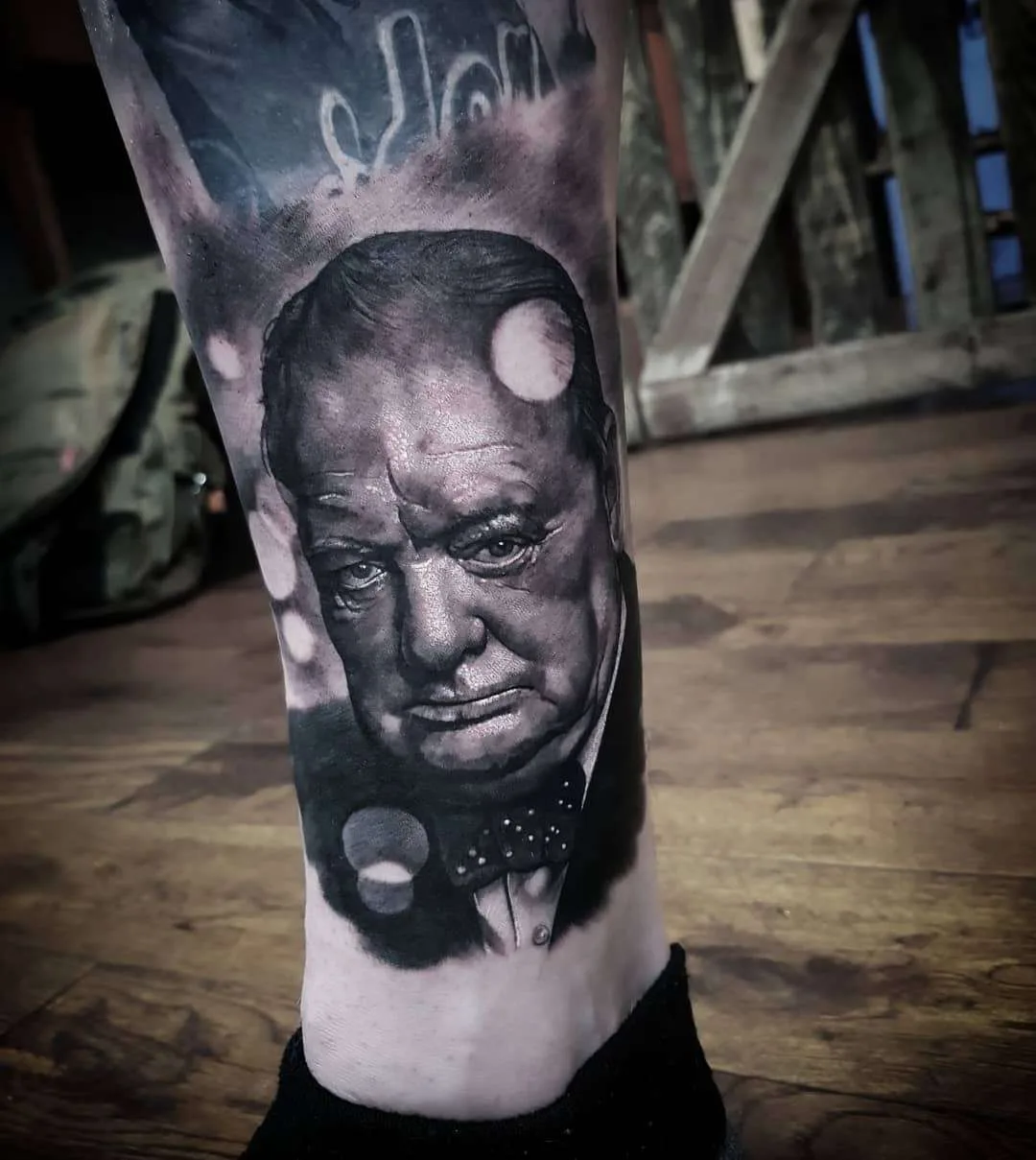 Artista de tatuagem Nick Imms, tatuagem de portrêito preto e cinza realista, surrealismo | Inglaterra