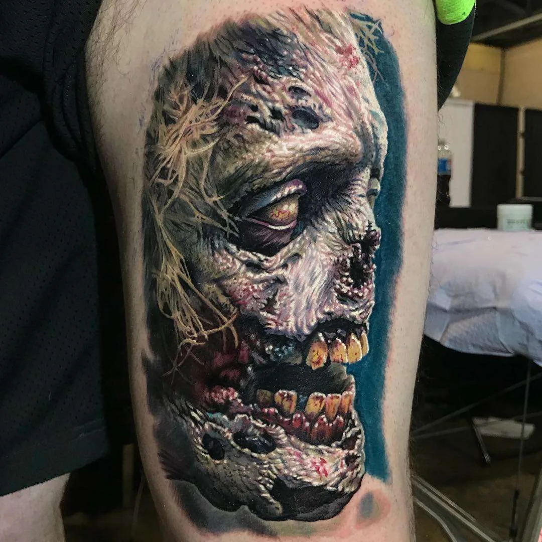 Tatuador Evan Olin, retrato colorido realista de tatuagem | USA