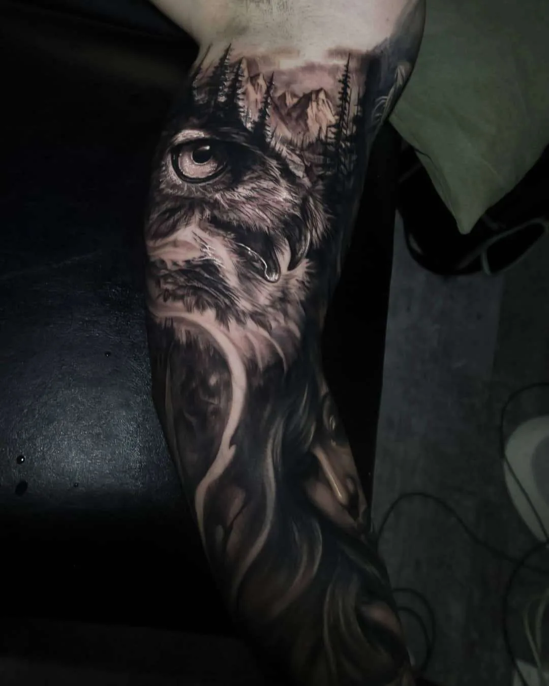 Tatuador Jayden Pengilly, cores e preto e cinza autores retrato realismo tatuagem, surrealismo | Austrália