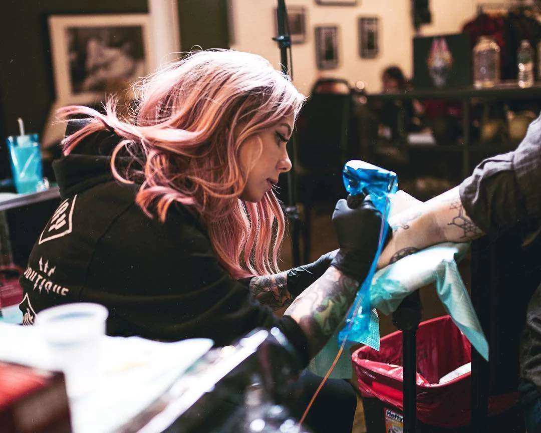 纹身艺术家和纹身电视明星Megan Massacre，色彩作者风格写实新传统纹身 | 美国