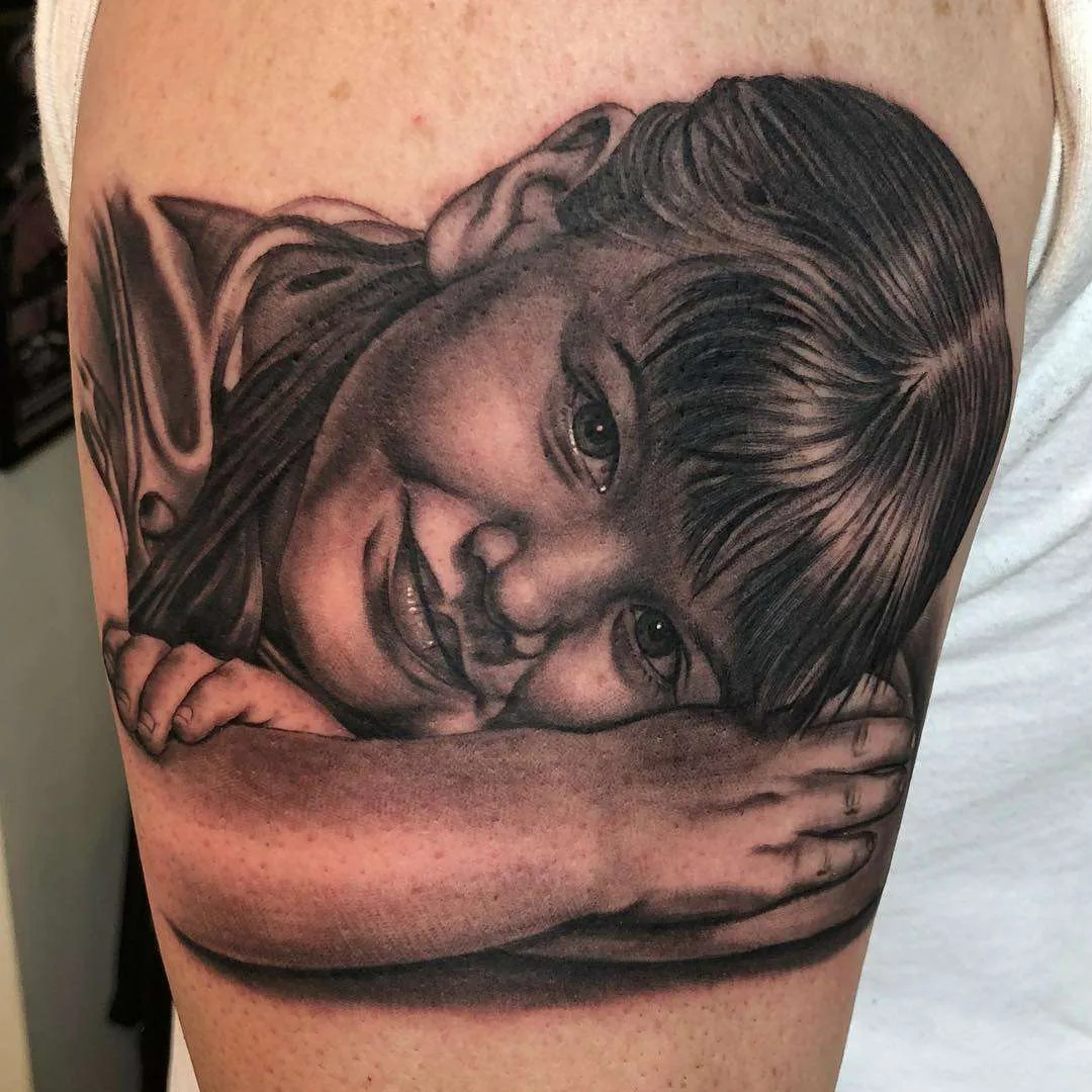 Artista de tatuagem e músico Bob Tyrrell, tatuagem realista preto e cinza | EUA