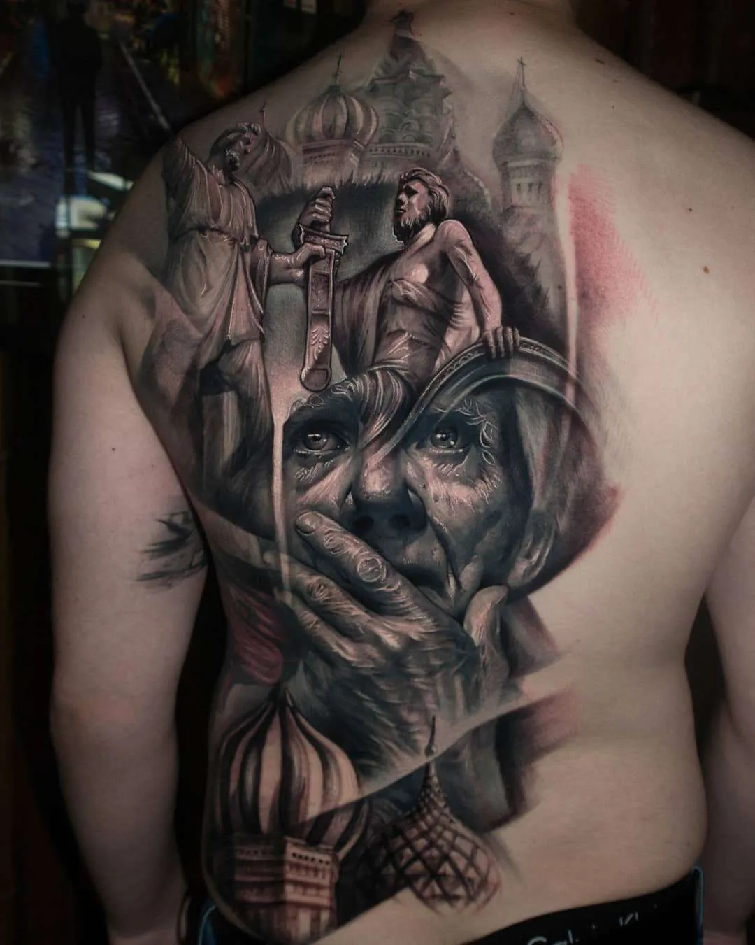 Tatuador Jayden Pengilly, cores e preto e cinza autores retrato realismo tatuagem, surrealismo | Austrália