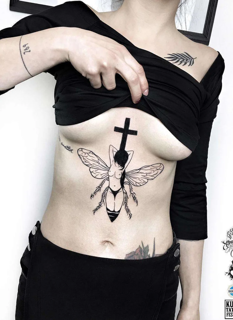 Tatuagem de blackwork do artista tatuador Ufo