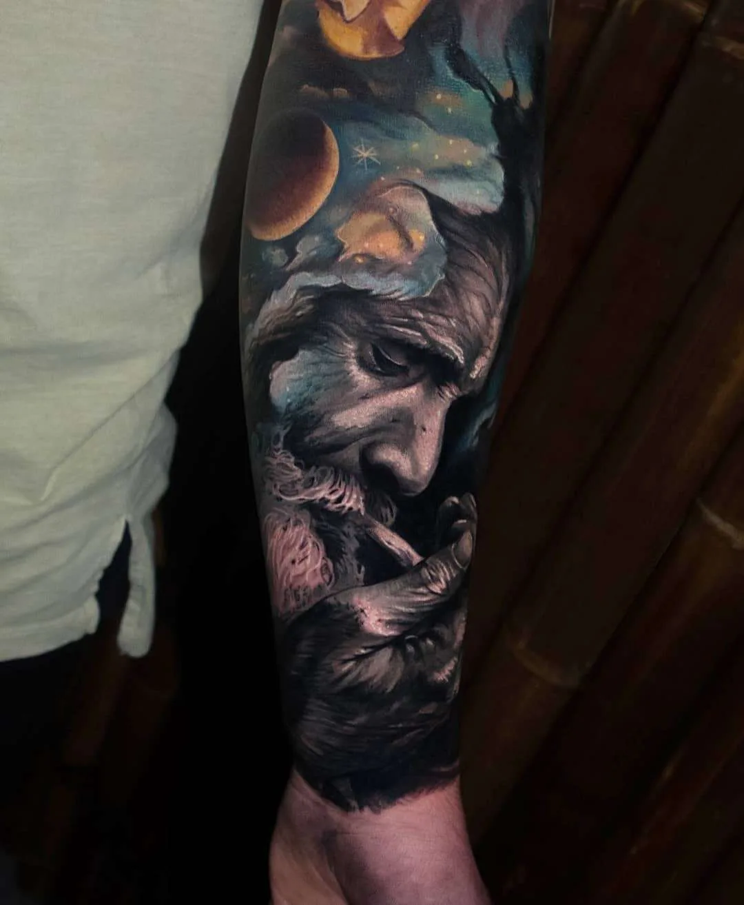 Tatuador Jayden Pengilly, cores e preto e cinza autores retrato realismo tatuagem, surrealismo | Austrália