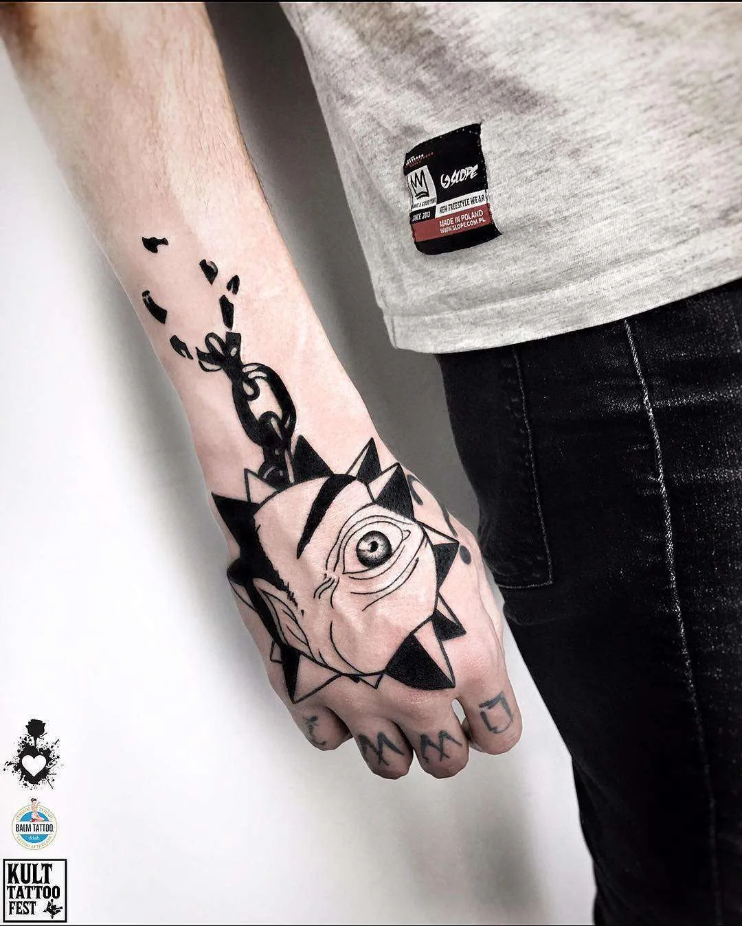 Tatuagem do artista tatuador Ufo, estilo blackwork do autor | Polônia