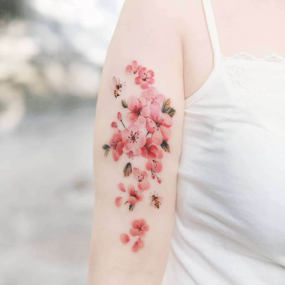 Тату мастер 시온, авторские цветные цветочные реализм татуировки, минимализм. Фото тату | Южная Корея