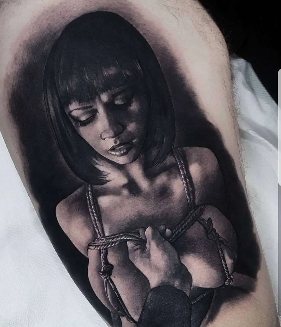 Artista de tatuagem Nick Imms, tatuagem de portrêito preto e cinza realista, surrealismo | Inglaterra