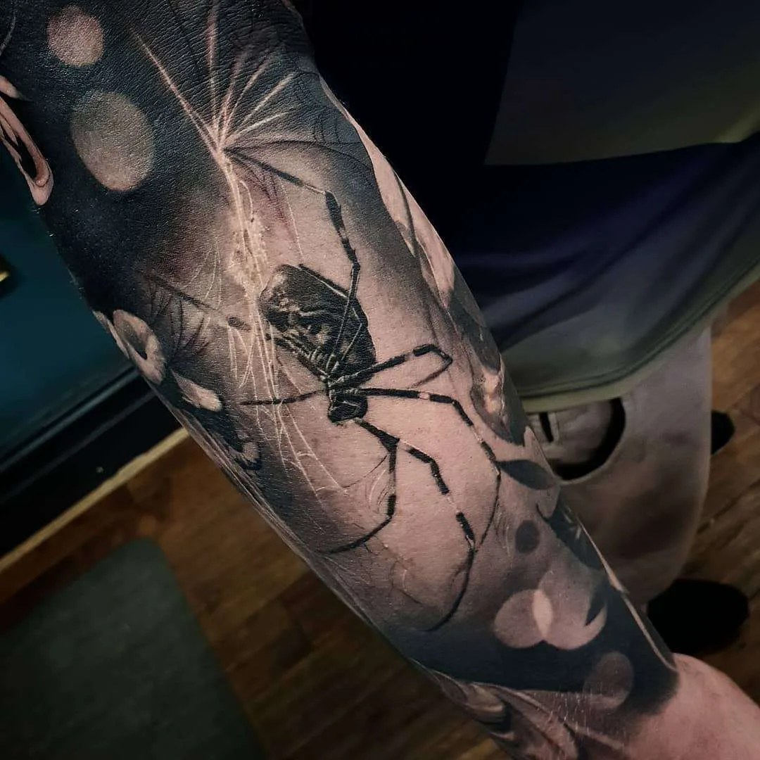 Artista de tatuagem Nick Imms, tatuagem de portrêito preto e cinza realista, surrealismo | Inglaterra