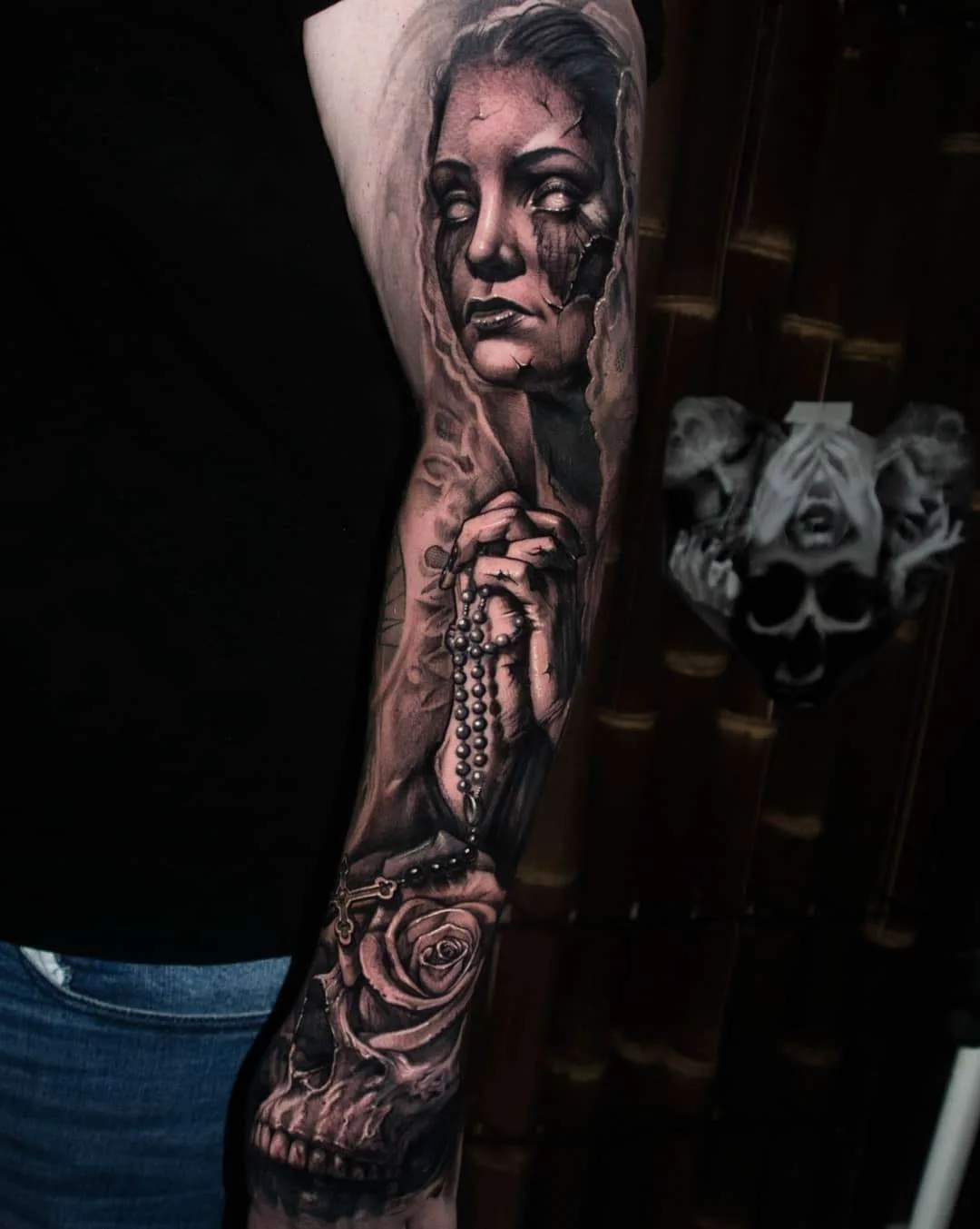 Tatuador Jayden Pengilly, cores e preto e cinza autores retrato realismo tatuagem, surrealismo | Austrália