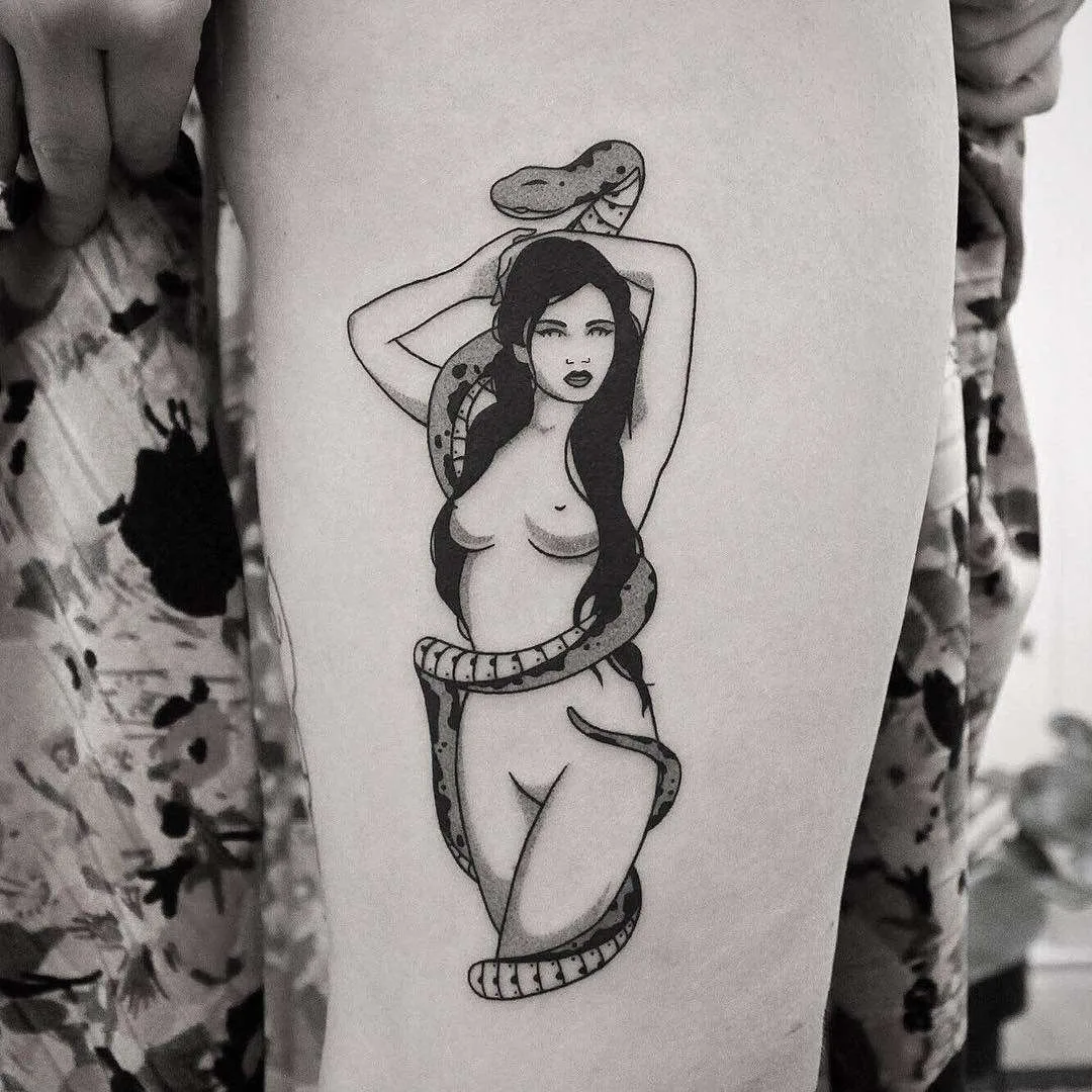 Artista del tatuaggio Brendon Welfare Dentist, stile blackwork a mano handpoke tatuaggio | Canada