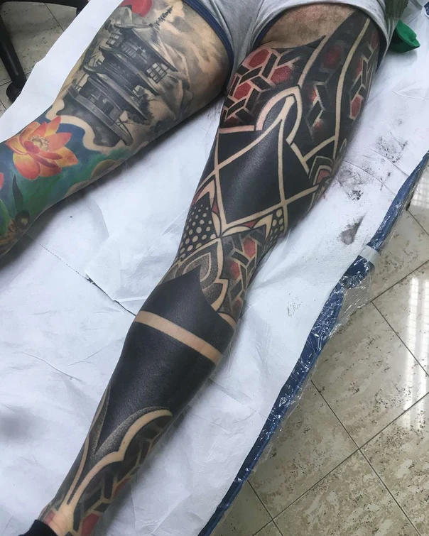 Blackwork Geometric, Abstract tattoo on Full Leg
