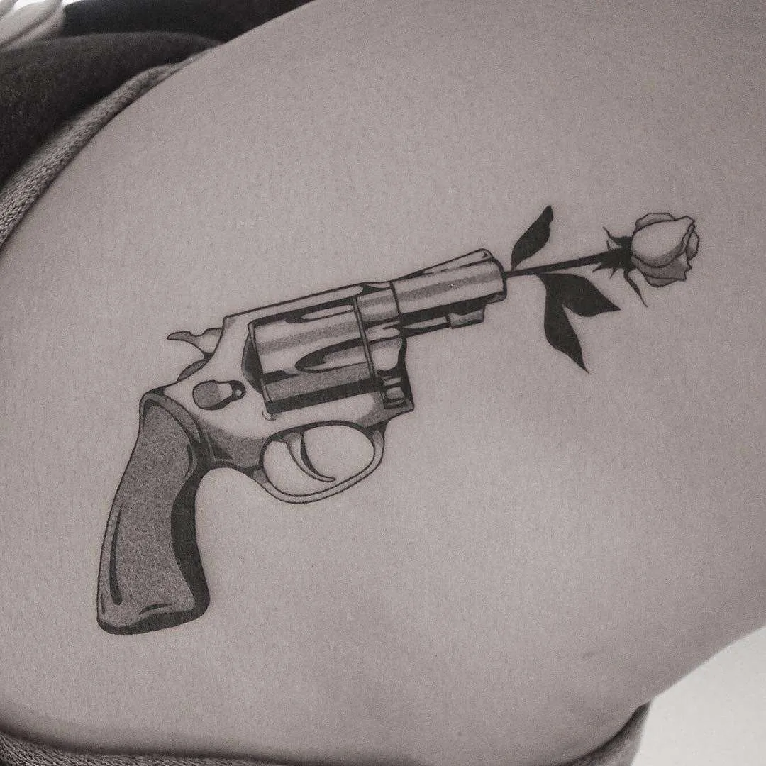 Artista del tatuaggio Brendon Welfare Dentist, stile blackwork a mano handpoke tatuaggio | Canada
