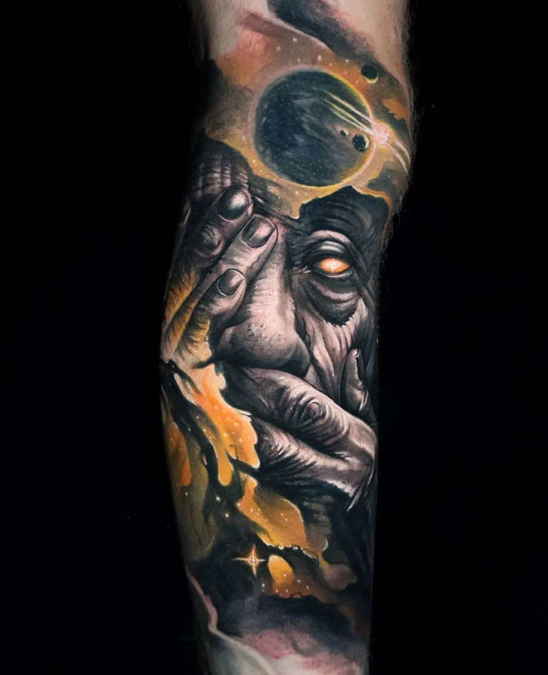 Tatuador Jayden Pengilly, cores e preto e cinza autores retrato realismo tatuagem, surrealismo | Austrália