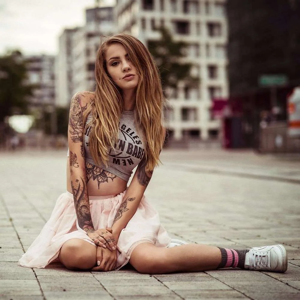 Modello tatuato Jackie Janzer, modello alternativo, ragazza tatuata | Austria