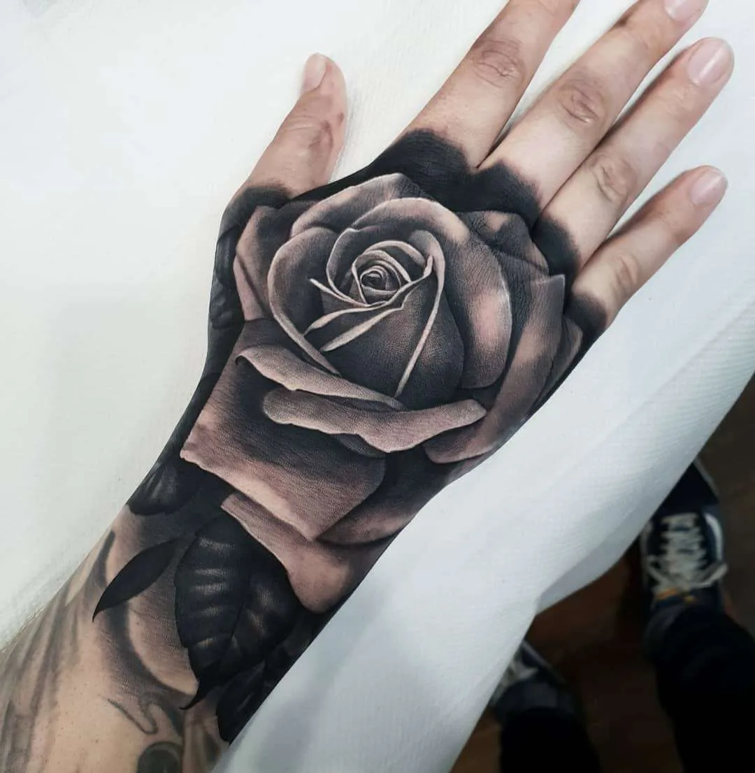 Artista de tatuagem Nick Imms, tatuagem de portrêito preto e cinza realista, surrealismo | Inglaterra