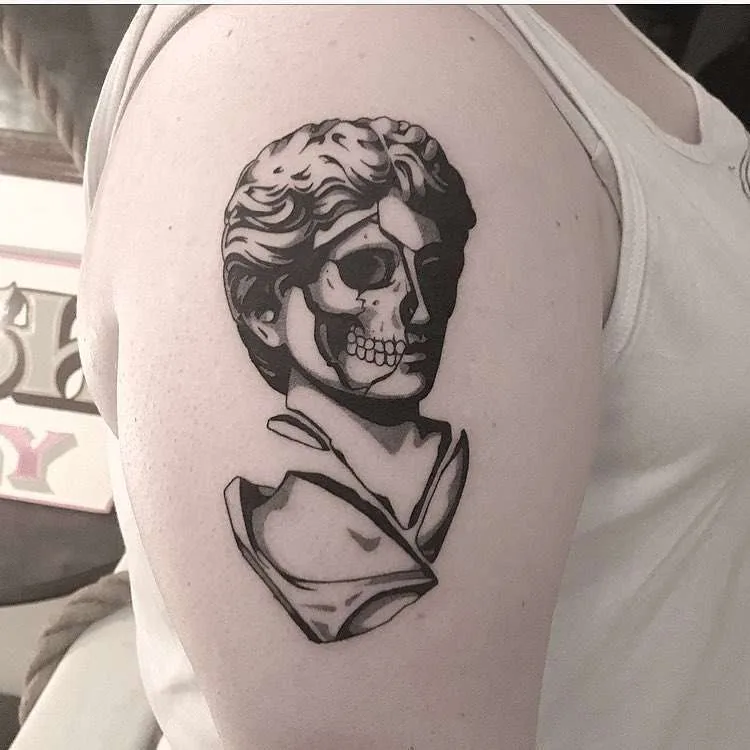 Artista del tatuaggio Brendon Welfare Dentist, stile blackwork a mano handpoke tatuaggio | Canada