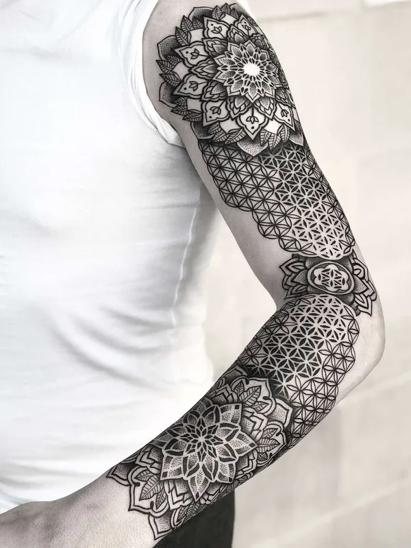 black and grey geometric Tatuagem em full sleeve #21876 | Tatuador Caco Menegaz