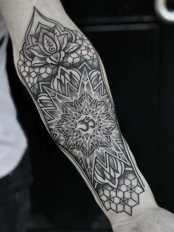 black and grey mandala Tatuagem em forearm #21871 | Tatuador Caco Menegaz