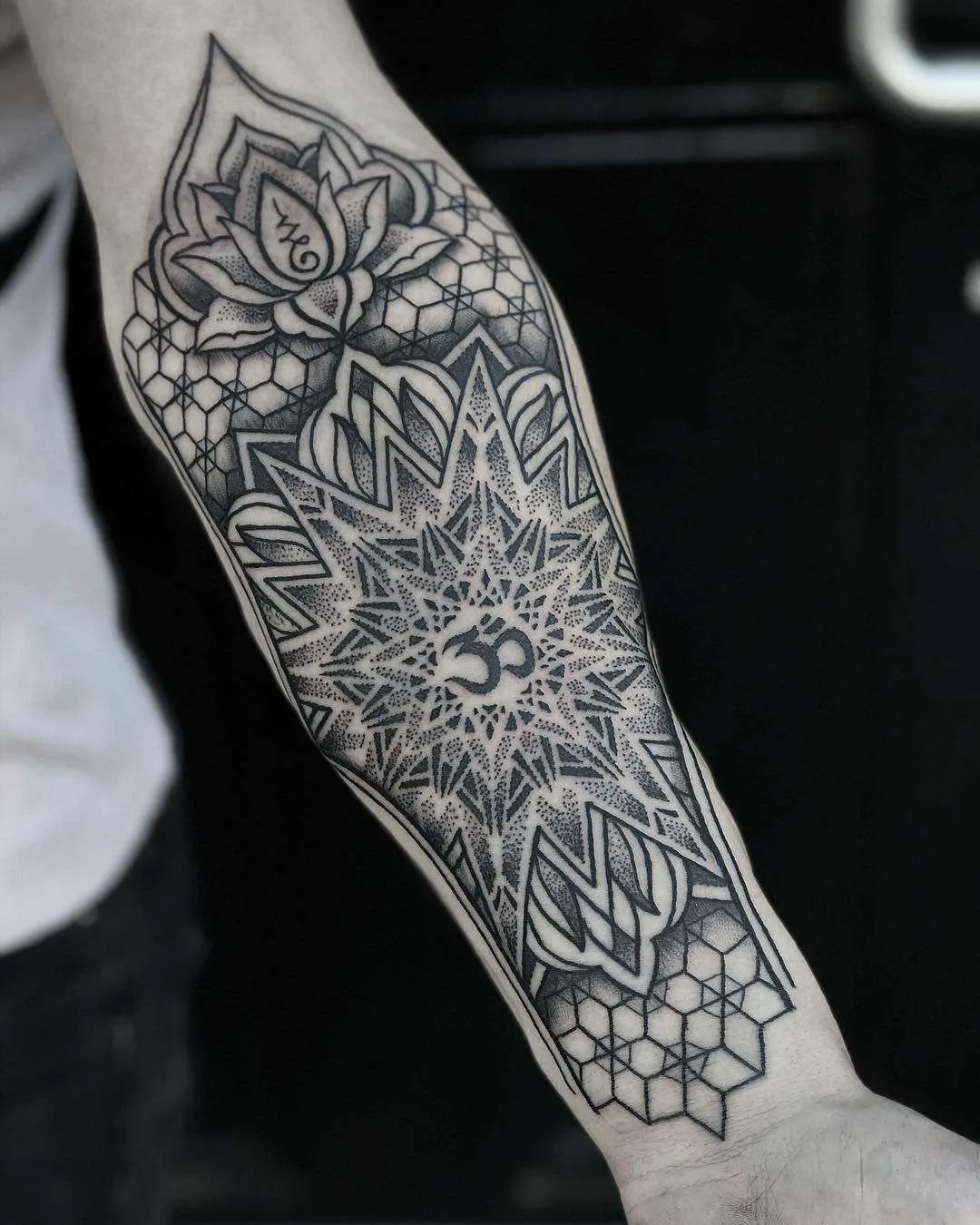 Tattoo artist Caco Menegaz, authors style blackwork ornamental tattoo | Brazil