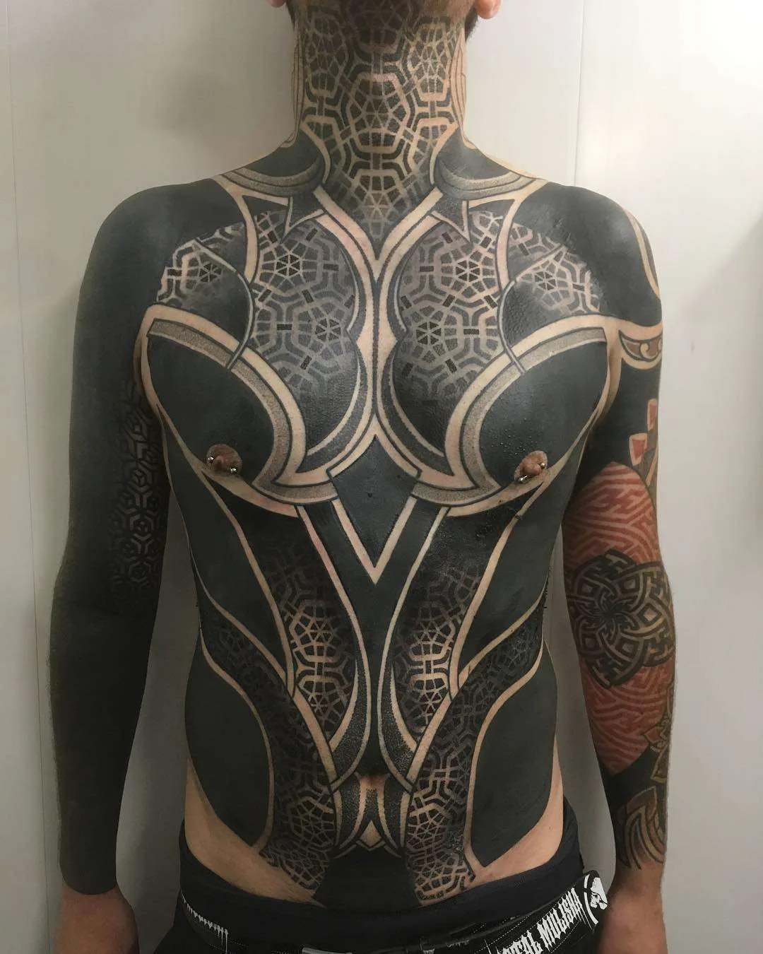 Artista di tatuaggi Pierluigi Deliperi, stile orientale ornamentalistico a blackwork | Italia