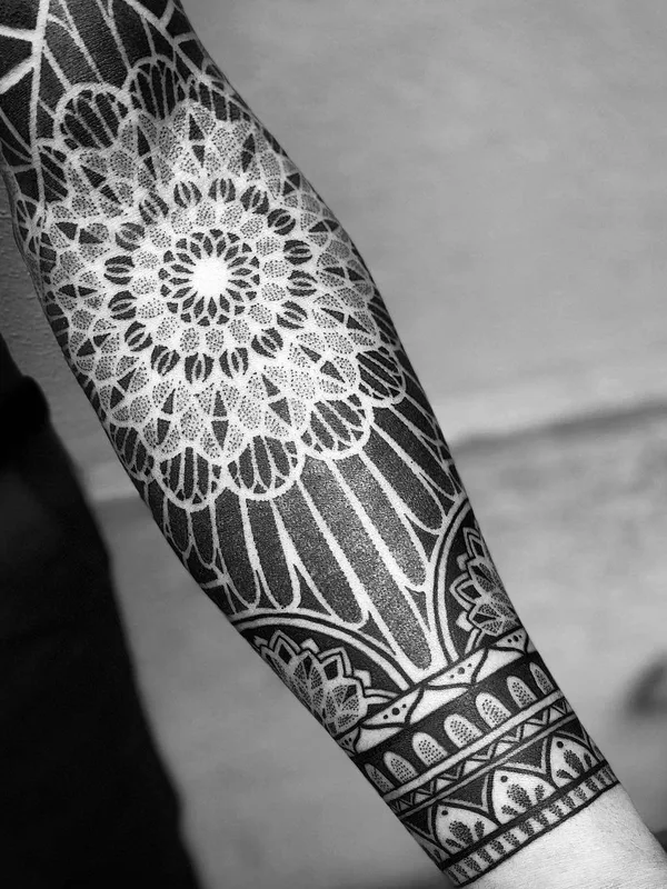 black and grey blackwork Tatuagem em forearm #21875 | Tatuador Caco Menegaz