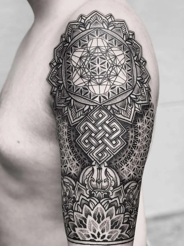 male black and grey ornamental Tatuagem em full sleeve #21872 | Tatuador Caco Menegaz