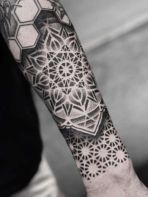 black and grey geometric Tatuagem em forearm #21877 | Tatuador Caco Menegaz
