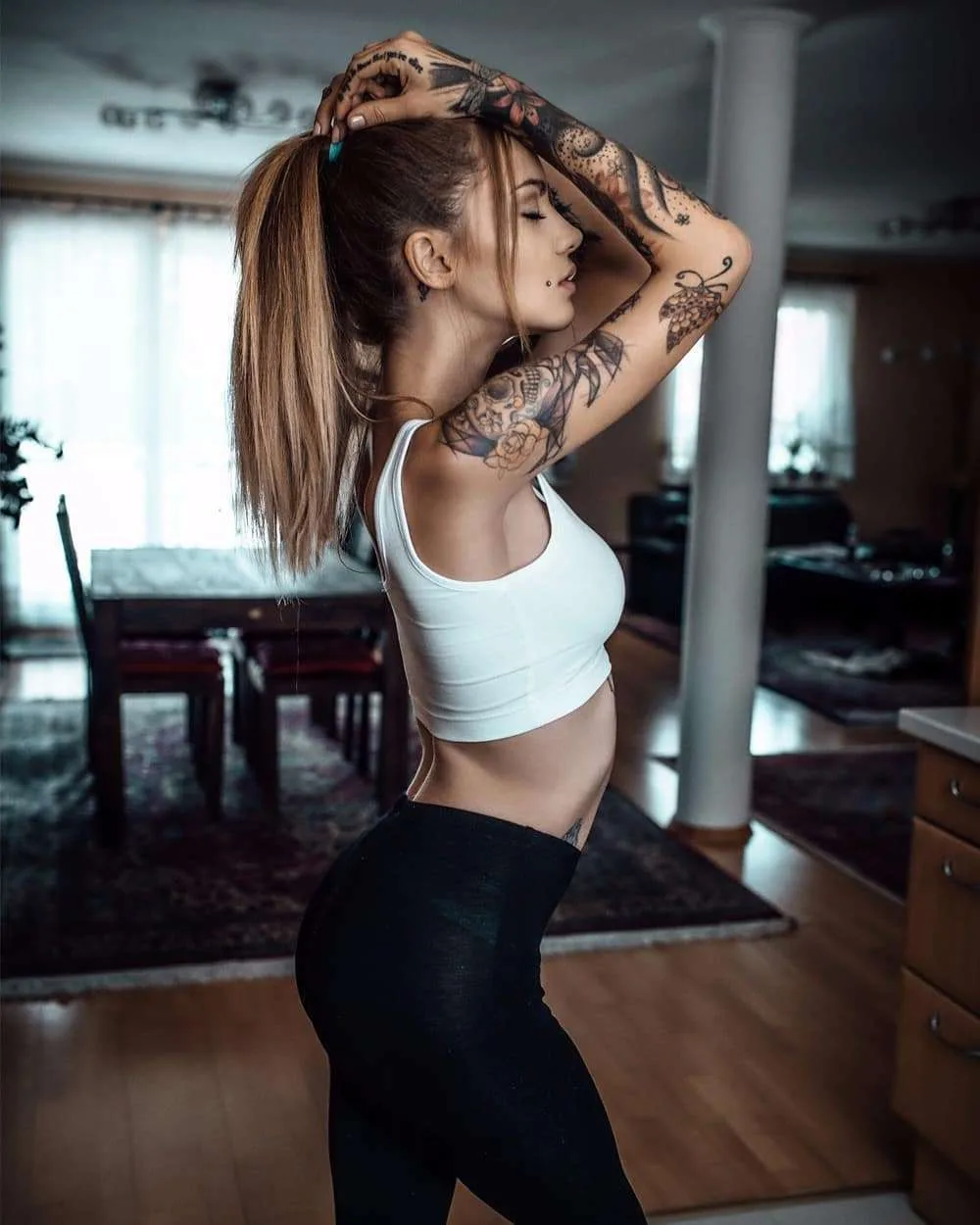 Modello tatuato Jackie Janzer, modello alternativo, ragazza tatuata | Austria