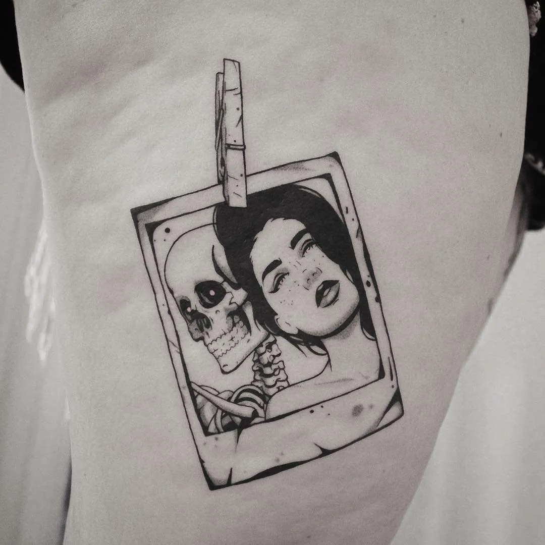 Artista del tatuaggio Brendon Welfare Dentist, stile blackwork a mano handpoke tatuaggio | Canada