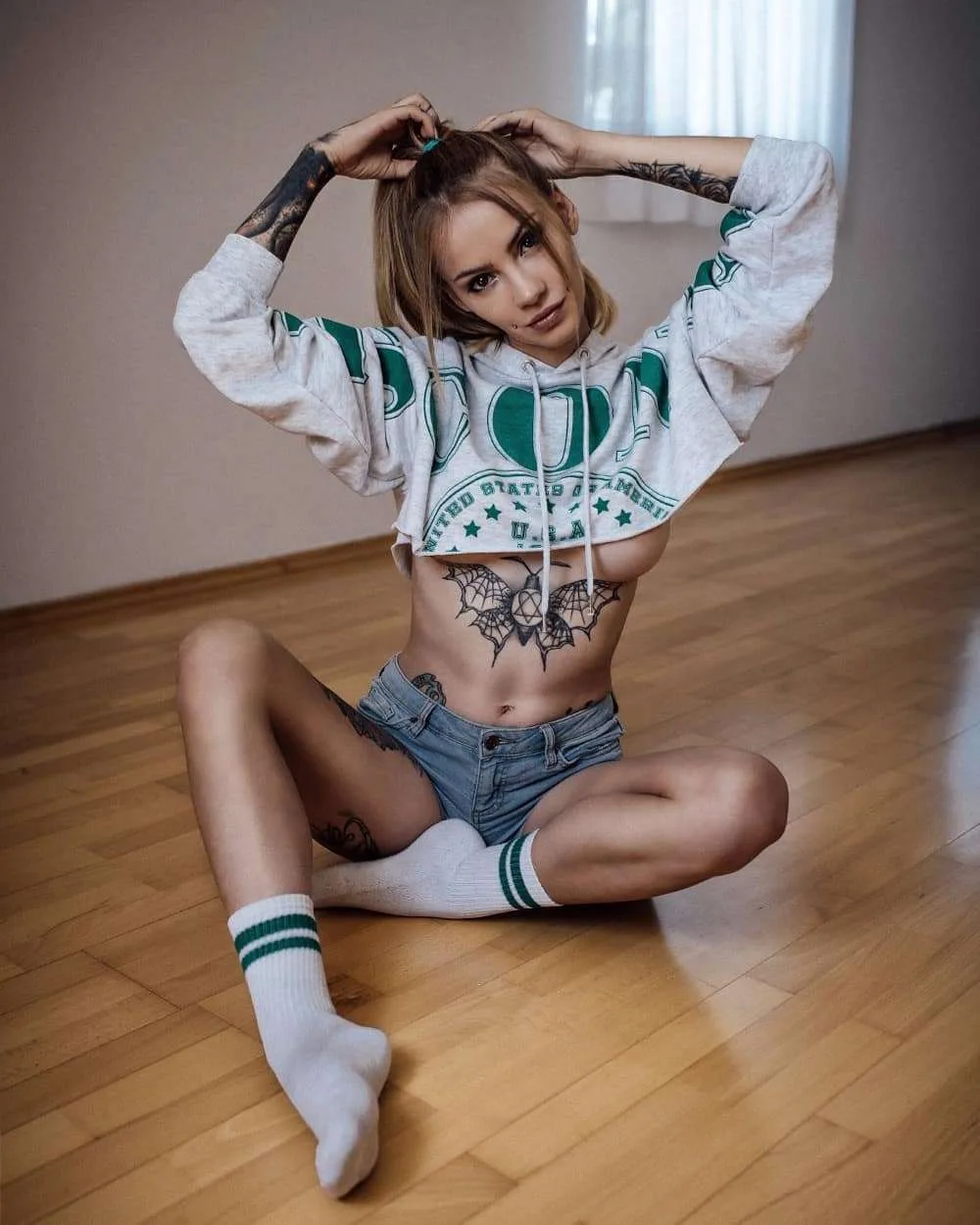 Modello tatuato Jackie Janzer, modello alternativo, ragazza tatuata | Austria