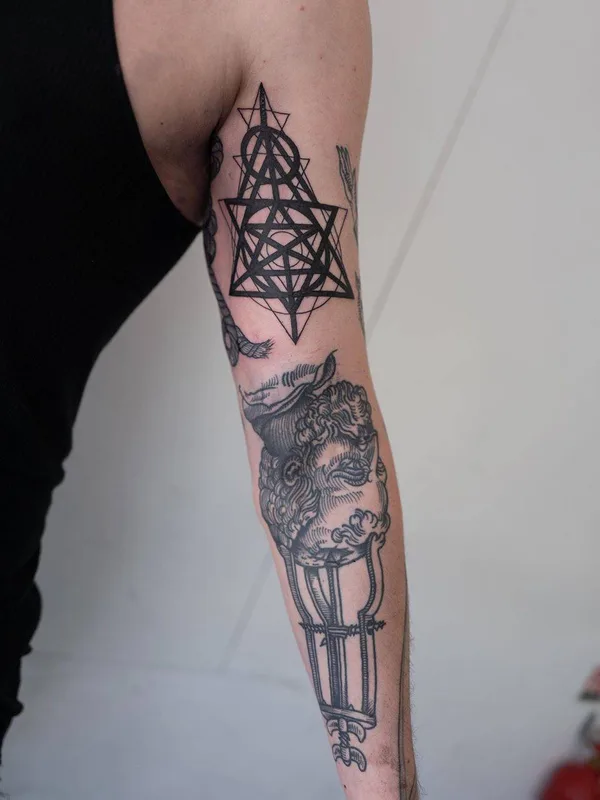 male black and grey blackwork tatuaje en full sleeve #31033 | Tatuador Maxime Plescia-Buchi