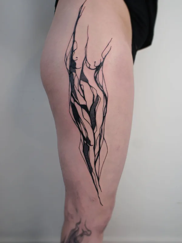 female black linework 纹身 在 thigh #31036 | 纹身师 Sanne Vaghi